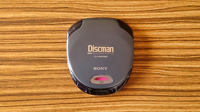 SONY のポータブル CD プレーヤー Discman D-152 を修理する